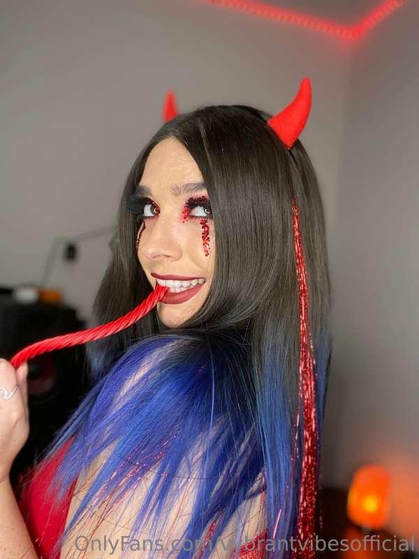 Do you like me innocent or naughty? 😳😈