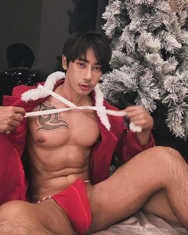 Do you like this outfit after the party, darling?😂😂🎁🎄😁😁