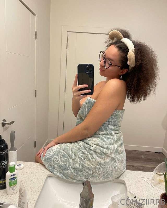 Fresh out of the shower, and ready for bed 🥱😴 Tip me if you ..