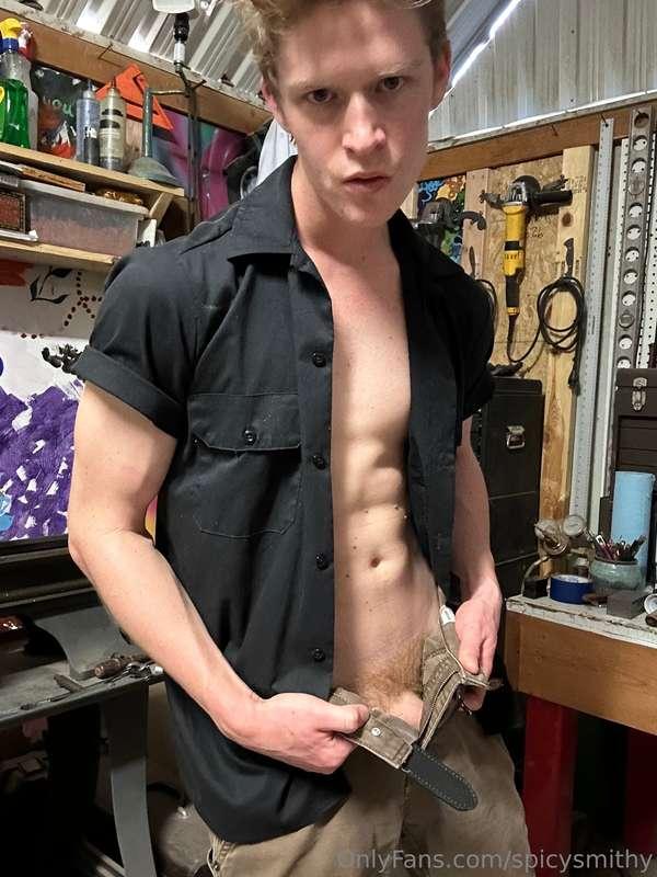 Cheeky lil shop blowjob to start the day off right?