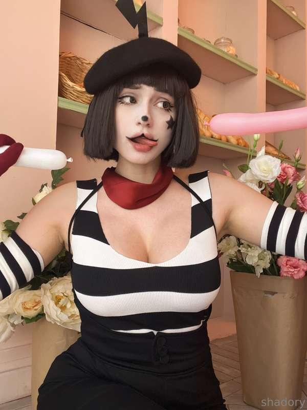 One Mime, two balloons! 😳 This smells like something really ..