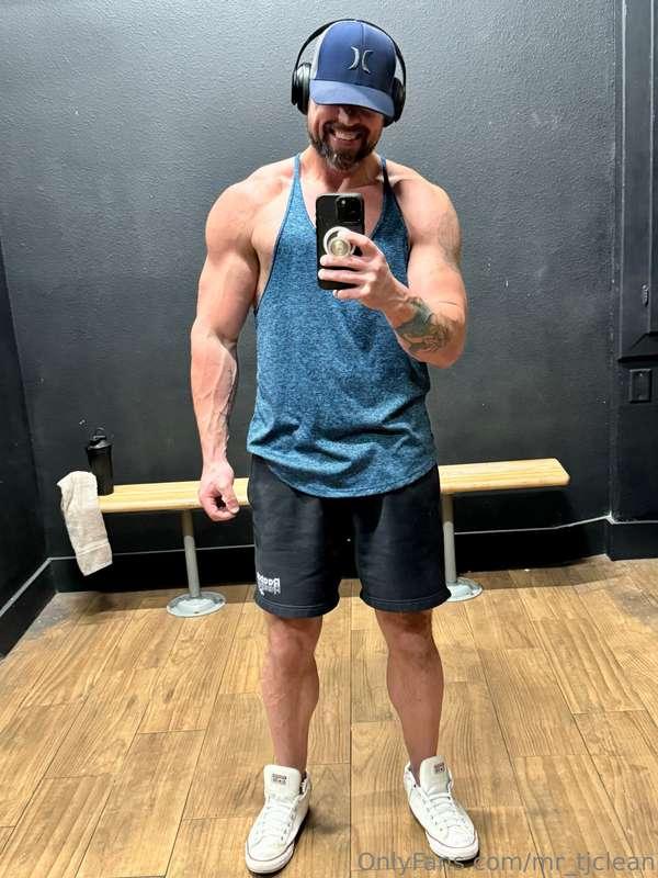 Wanna help me out with another workout? 🍆💦