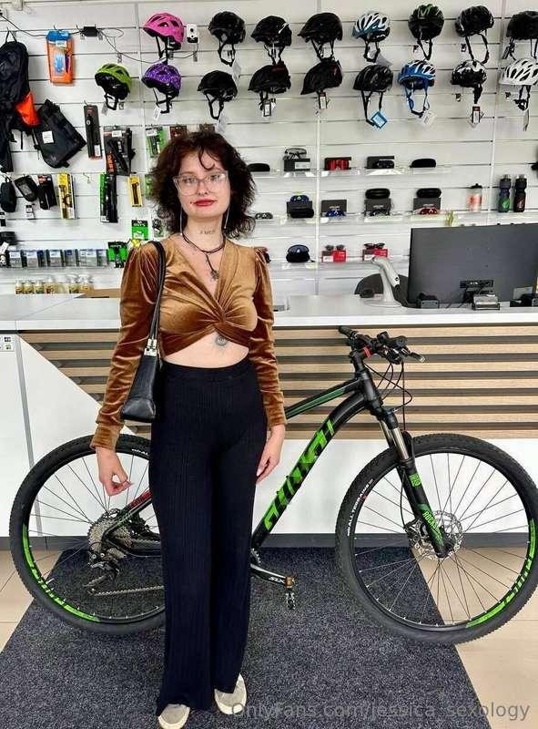 Look at this cool bike I found! It's perfect for summer adve..