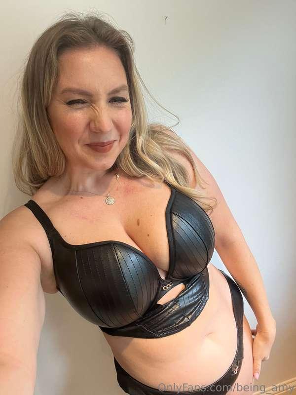 Omg this set!! Got sent it for Instagram but what do you thi..