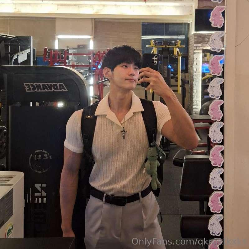 운동전 - 운동중 - 운동후 - 샤워후 ㅎㅎ  오늘 촬영하고 늦게 운동갔다왔네요🥹 하지만 월요일은 바디체크 ..