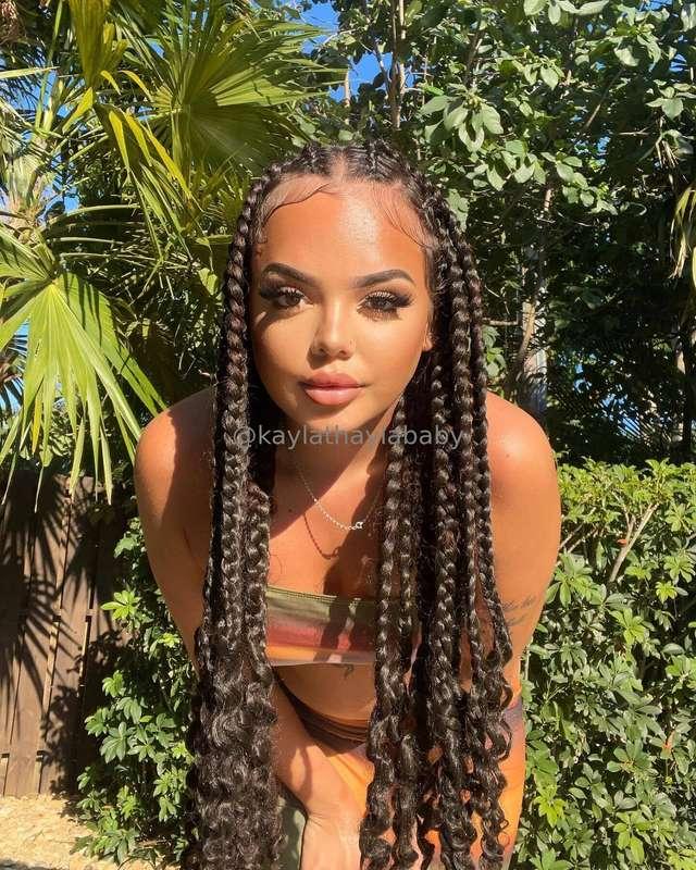 Apply me some sunscreen babe!! 😘