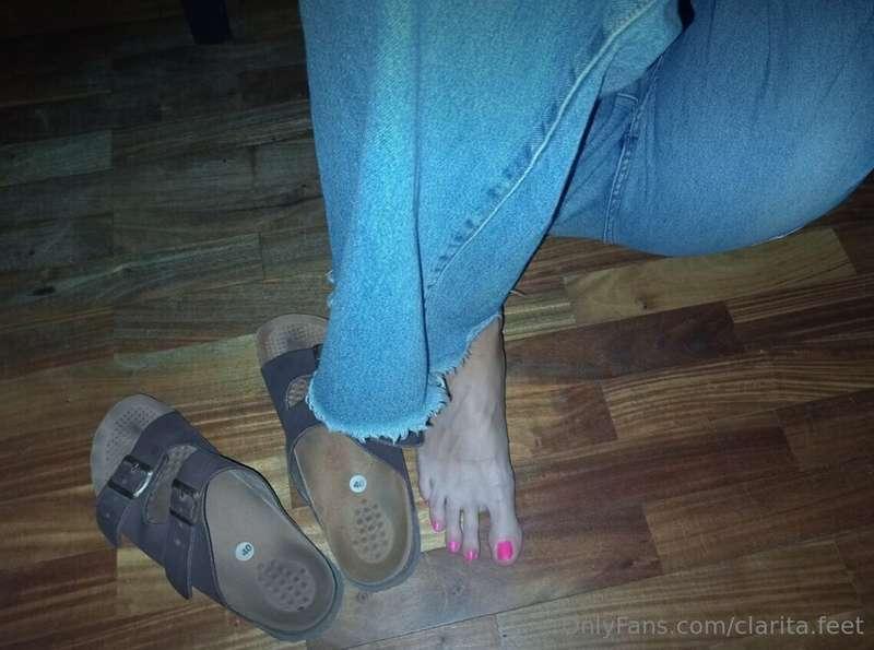 clarita.feet image #0