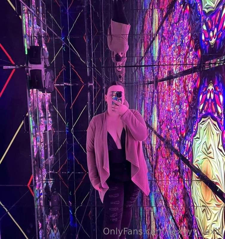 Mirror, mirror on the wall, who's the fairest of them all? 🙈