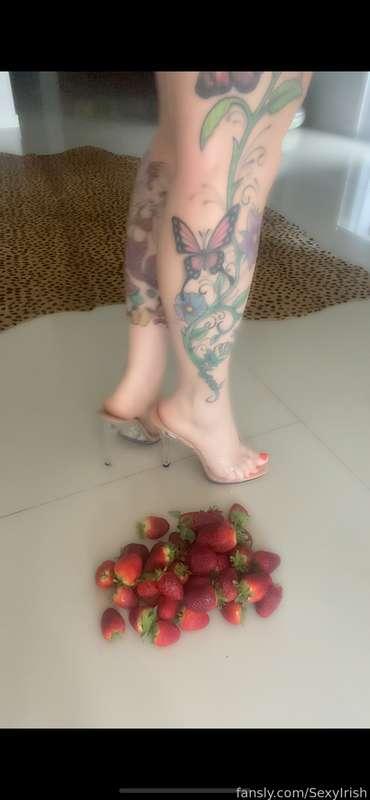 Foot fetish &amp; food crush - heels, strawberries &amp; chocolate dripping sauce . 