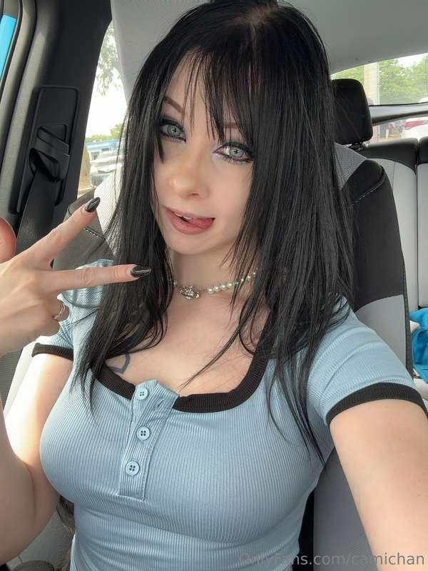 Hey guuuuuys, taking customs rn, DM me if you have anything ..