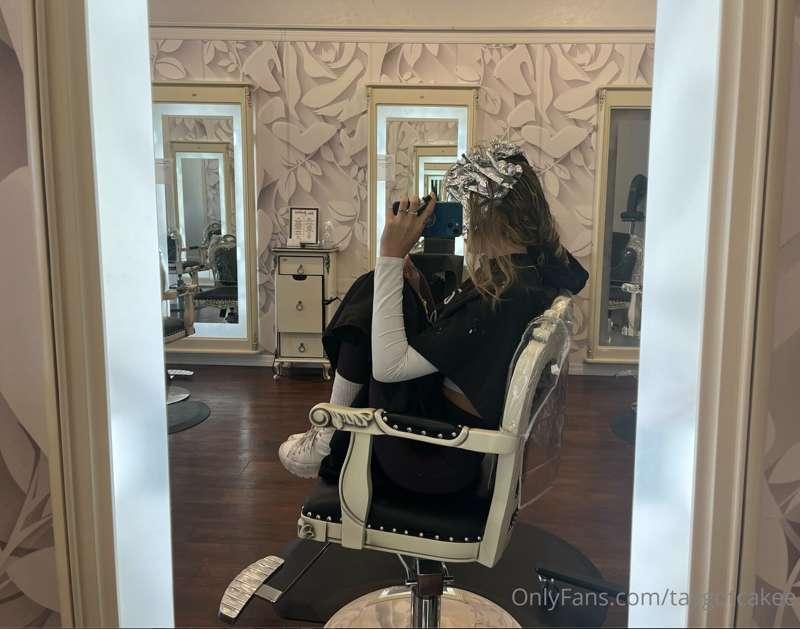 Going more blonde!!! Stay tuned 💗💗