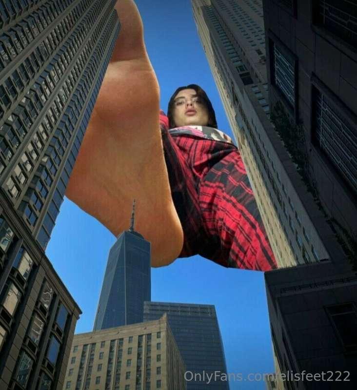 How do you like me in the role of a giantess destroying citi..
