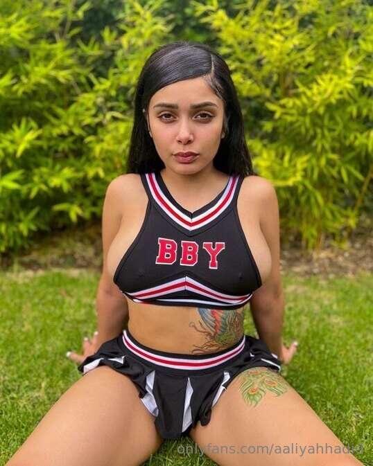 Your favorite cheerleader💗