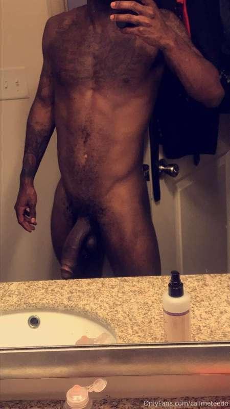 Hanging around this morning 💪🏾😈