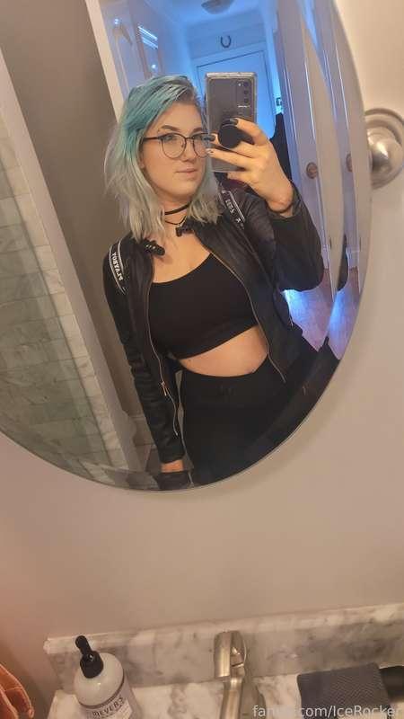 I'm so tired and sore and sleepy 🫠

But having a blast of a trip and tomorrow spending all day taking some hot photos (with some help 😉😋)