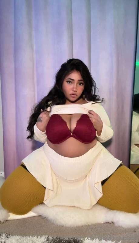 Caught you staring… but I don’t mind 🍒😏