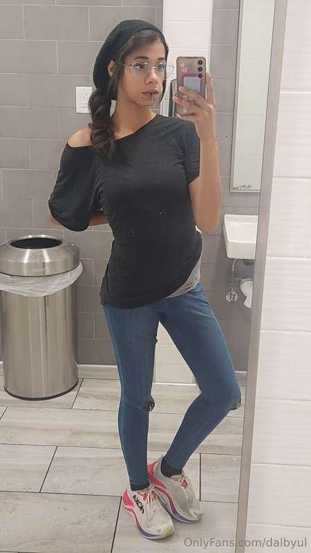 Work fit from Tuesday~♡ cute huh?...🥰❤️🖤Catch me on:💲 keydri..