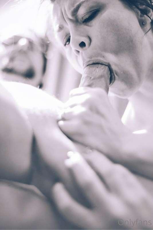 Go check out my friends @lizandee Hot solos and fun groups s..