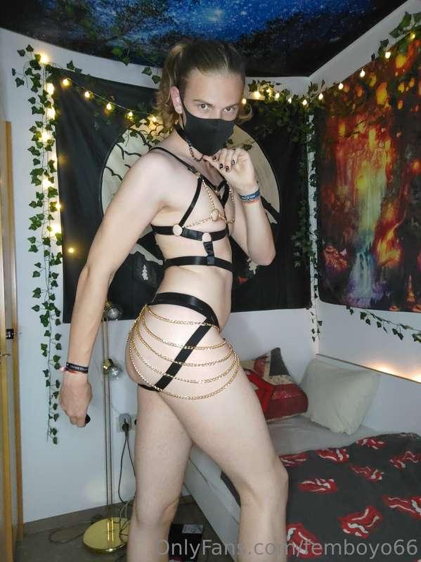 You wanna watch your cute lil Plaything being cuffed to a ta..