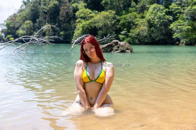 EXHIB AT THE BEACH 🏝️I masturbated until I came at the beach..