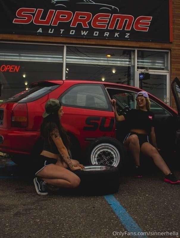 Our car broke down, can you help us? 😏