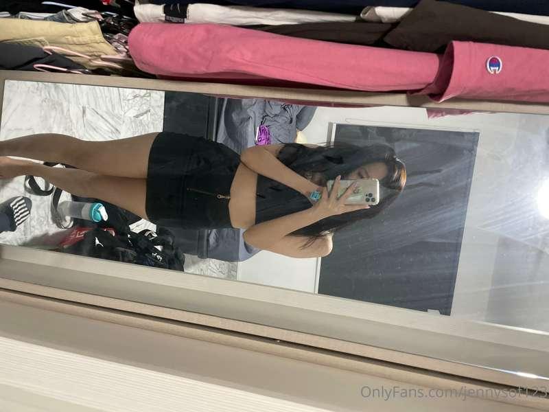 Do u think im wearing any panties?