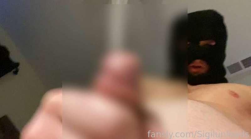 Lost most of the main video to a hardware issue. Enjoy the only restricted cumshot clip I was able to capture. I’ll throw in the post cumshot(s) mini load as a bonus. 🥰

#fyp #cum #cumshot #cumblast #cumfetish #cumkink #edging #holdingback #cumdenial #cumpiss #pissingcum #hyperspermia #hugeload #massivecum #massiveload #male #solo #moaning