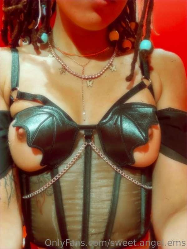 Wanna watch me play with myself in the dressing rooms?? Hehe..
