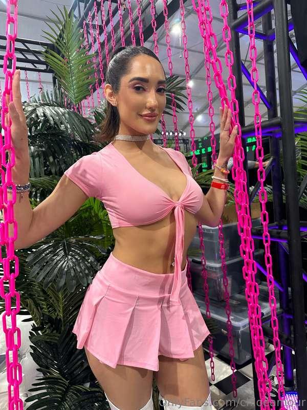 There's something about a mini skirt that makes me feel so c..