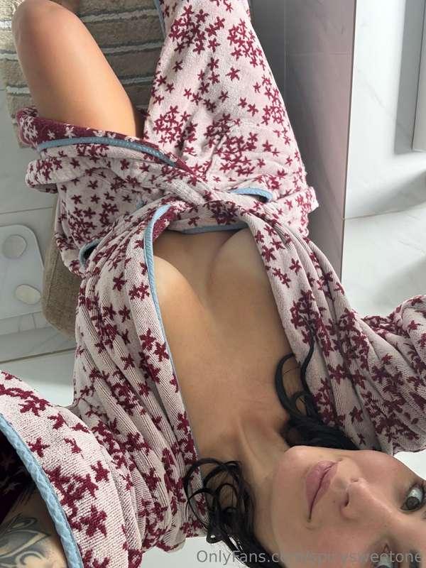 Fresh out of the shower All new subs to VIP get a welcome vi..