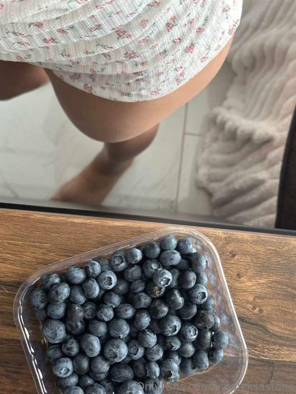 You know what I love about summer? ☀️All the juicy, sweet fr..