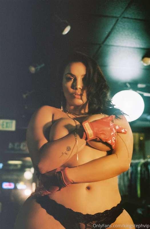 Do you like my big sexy tits?😏