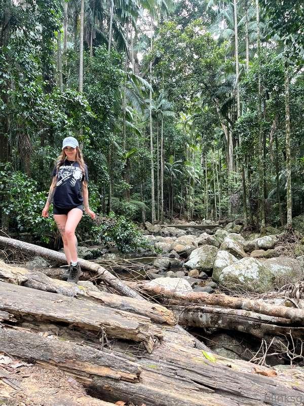 Merch Mondays with a cheeky nature booty flash. I wish OF wo..