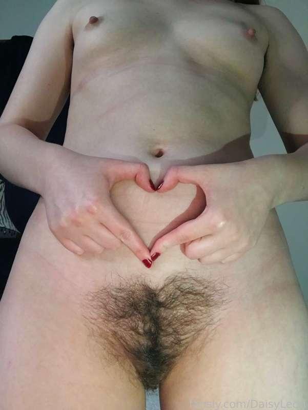 I made a ❤️ because I love my hairy pussy 
#fyp #hairy #bush #natural #pussy #ass #smalltits #pale 