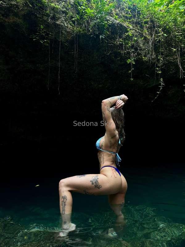 Come in the waters fine 🖤
