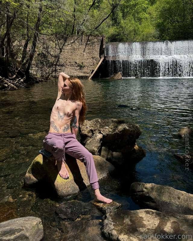 Would you ask to hike with me or just watch me from afar? 🫣