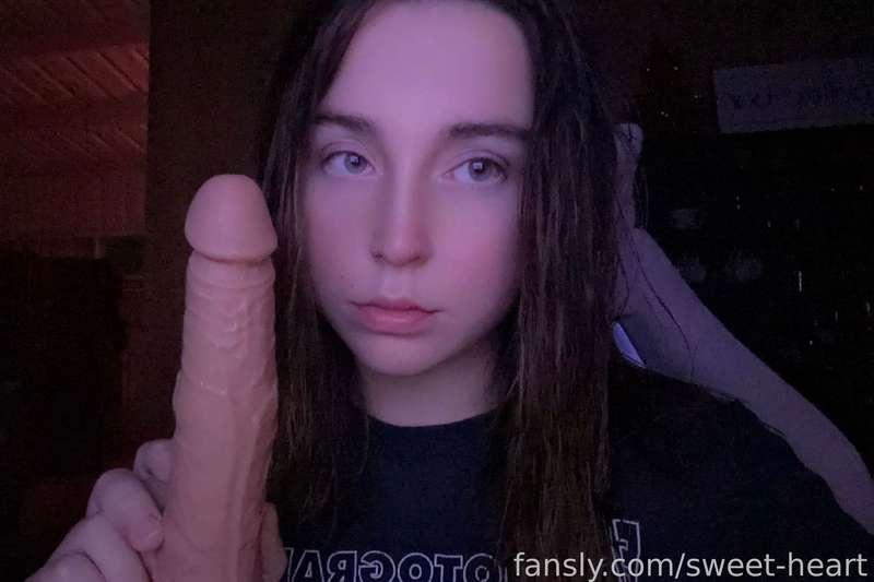 My first dildo blow job video on here🙈 I’m kinda nervous about it but fuckkkk it☺️

#dildo #blowjob #egirl #soft #throat 