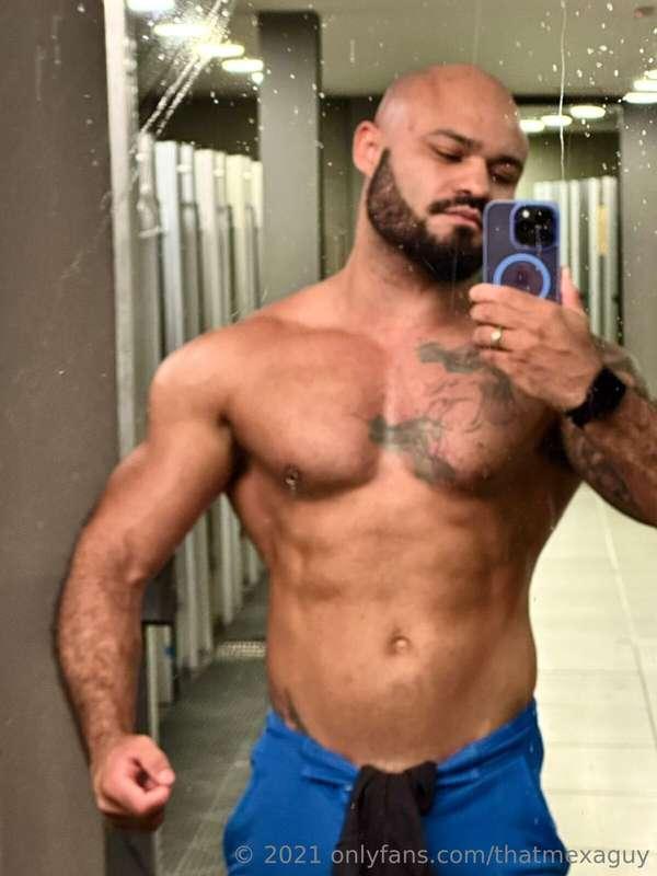 @jeffcarvalho 👈Hello everyone ✌️I'm a hairy, versatile and s..