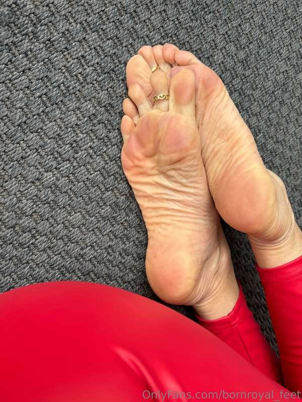 I want you to cum on my soles 