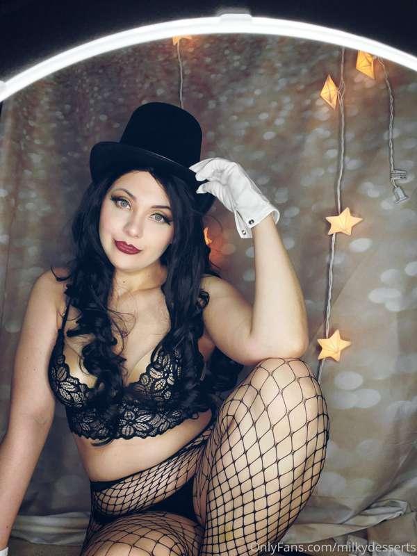 "I'll show you a magic trick" 😘😘😘

Come on over Babe and let..