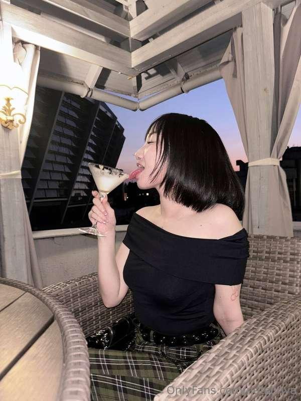 Ooh yeah, cocktails on a Thursday🍹🥂***Cheers to starting the..