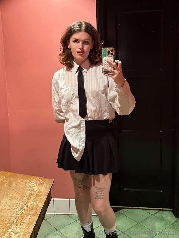 pretty girl in a pretty skirt!