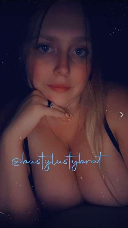 Do you like a Curvy hourglass figure with big tits and a nic..