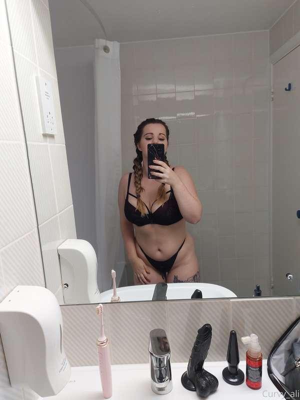 Just a cheap hotel selfie 😂