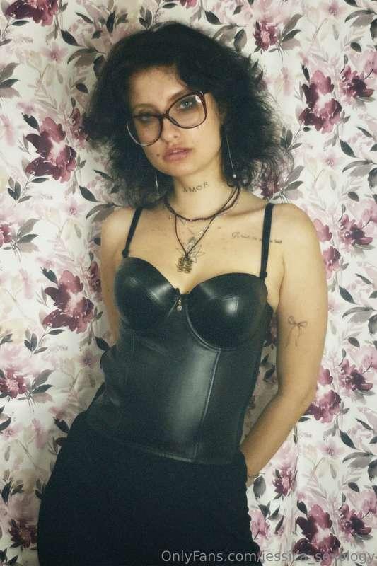 I love leather clothes, and you?😏