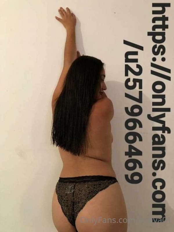 Sigue a esta amiga, está bien buena