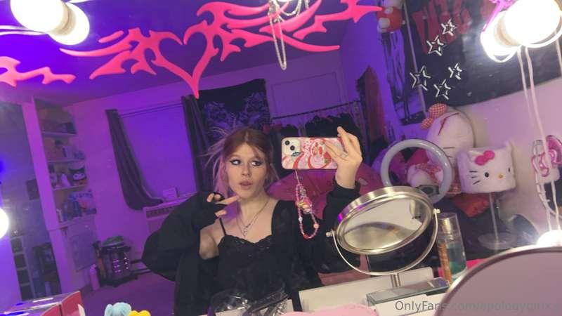 my new twitter is @lilknifewhore 💕☠️🎀