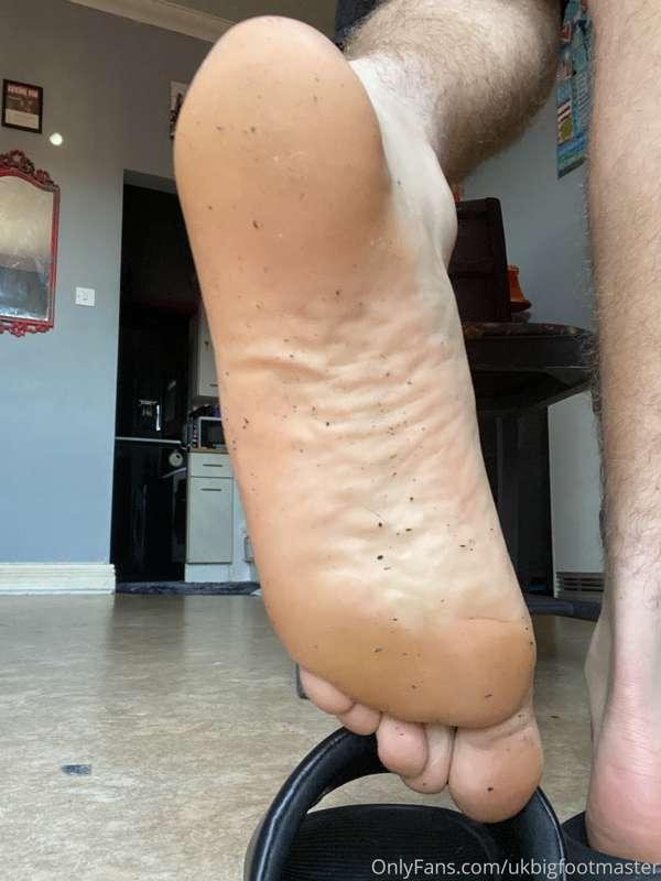 Dirty feet in sliders