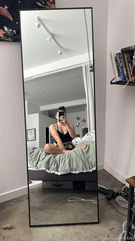 hello i’ve been busy with work!!! but i bought a mirror so l..