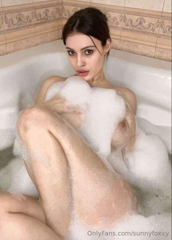 💕 SWEETLY BABE @monika_clay 💕 FREE SUBSCRIBE SHE IS LOOKING ..